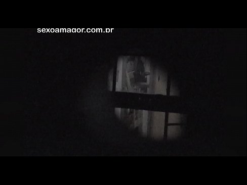 ❤️ Блондинку тайно снимает на видео соседский вуайерист, спрятанный за полыми кирпичами ️ Порно на нашем сайте ❌️❤